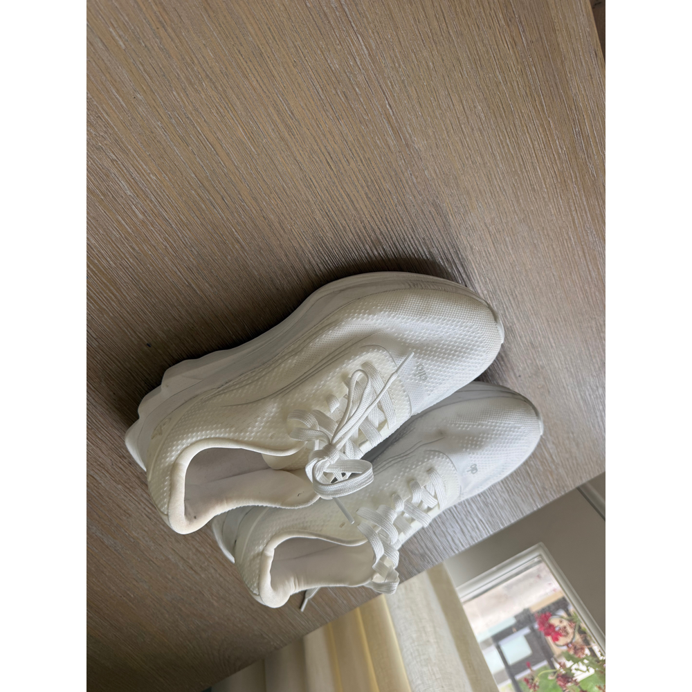 Alo Yoga White Sneakers - Picture 4 of 5